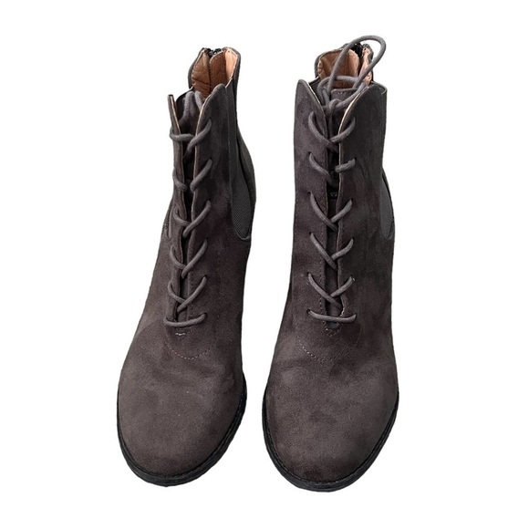 CP Tauper Taupe Lace Up Back Zipper Block Heel Ankle Boots Size 8 1/2 Women's - Picture 3 of 9